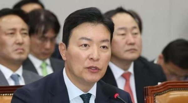 2025年配资一览表最新 韩国前总统警卫处次长金成勋接受内乱特检组调查